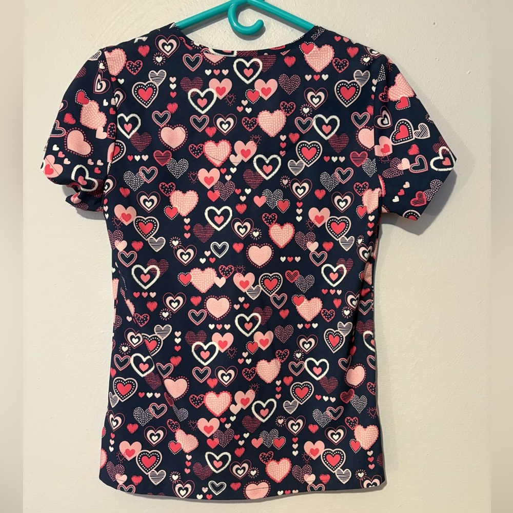 Heart Pattern Scrub Top - Picture 2 of 4